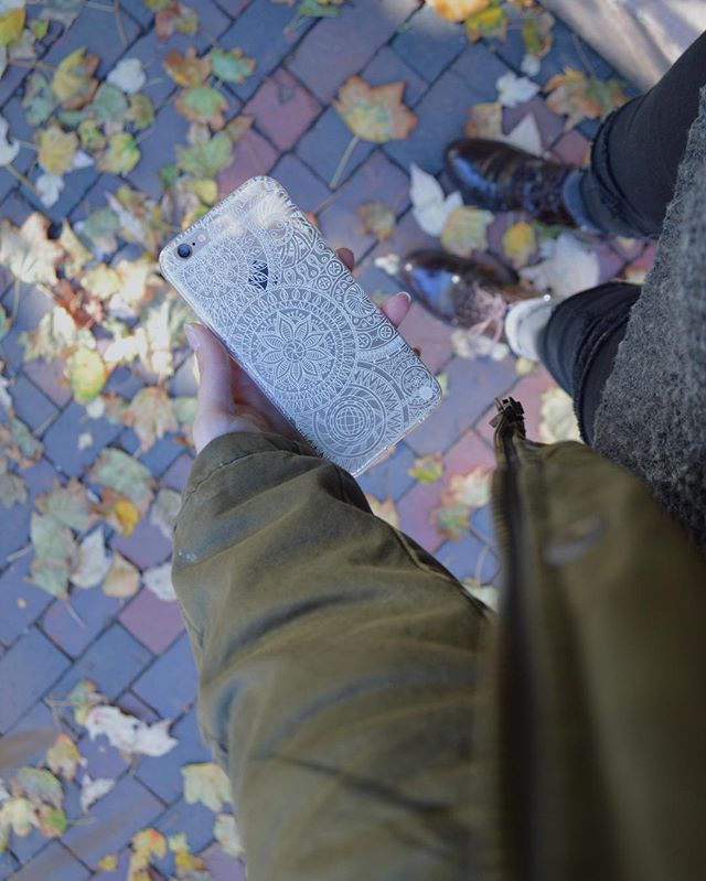 PRINTED WHITE CIRCLE DOODLES  what's your favorite season? comment down below! 
CASE CAN BE FOUND ON WWW.CASESBYKATE.COM 
#iphonecases #cases #autumn #fall #boston #backbay
