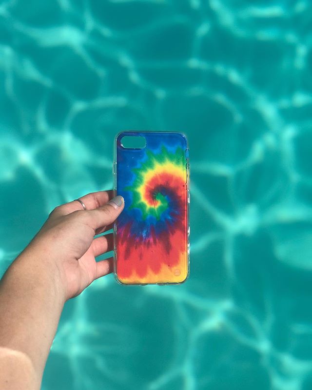 sad to see summer go ☹️ but there's still time to buy some of our summer themed cases!
CASE PICTURED: TIE DYE 5/5sWWW.CASESBYKATE.COM