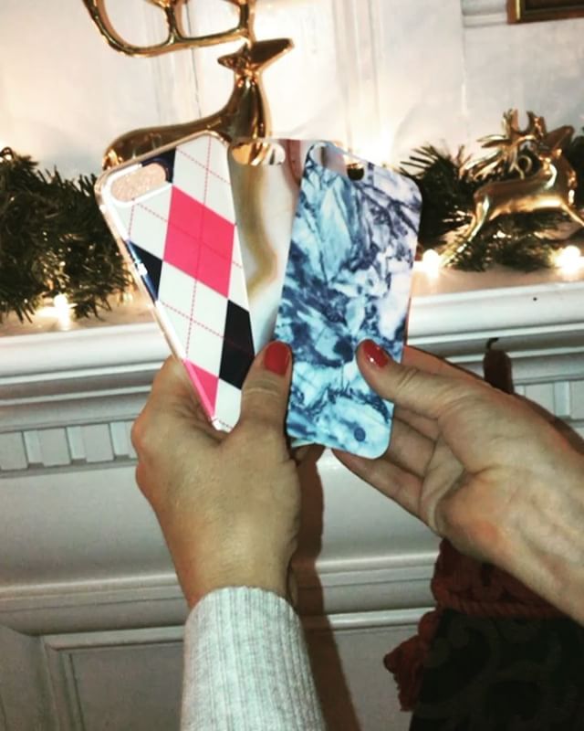 Someone’s getting a cute gift for Christmashope everyone is enjoying their holidays! Don’t forget to tag @casesbykate if you get a new case#marble #argyle #agate #designs #cutephonecases #lastminute #gift