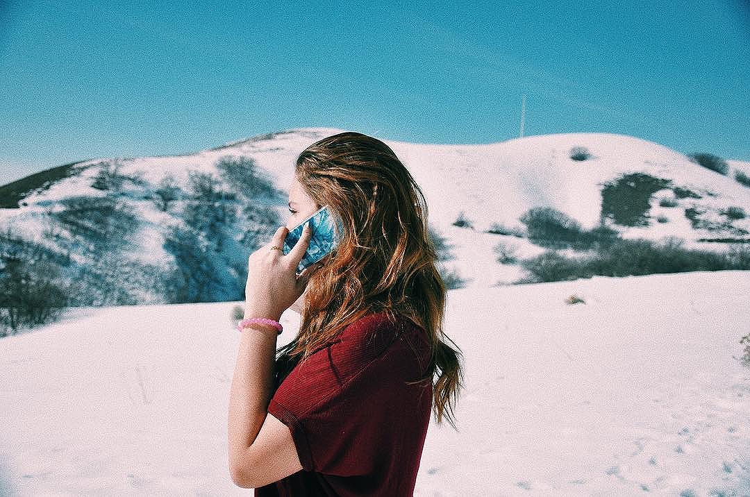 tbt to this amazing picture from @ellidark  make sure to send your customer pictures to us so we can post them :) case pictured: DENIM TIEDYE
WWW.CASESBYKATE.COM#winter #phonecases #iphonex #mountainlife #smallbusiness