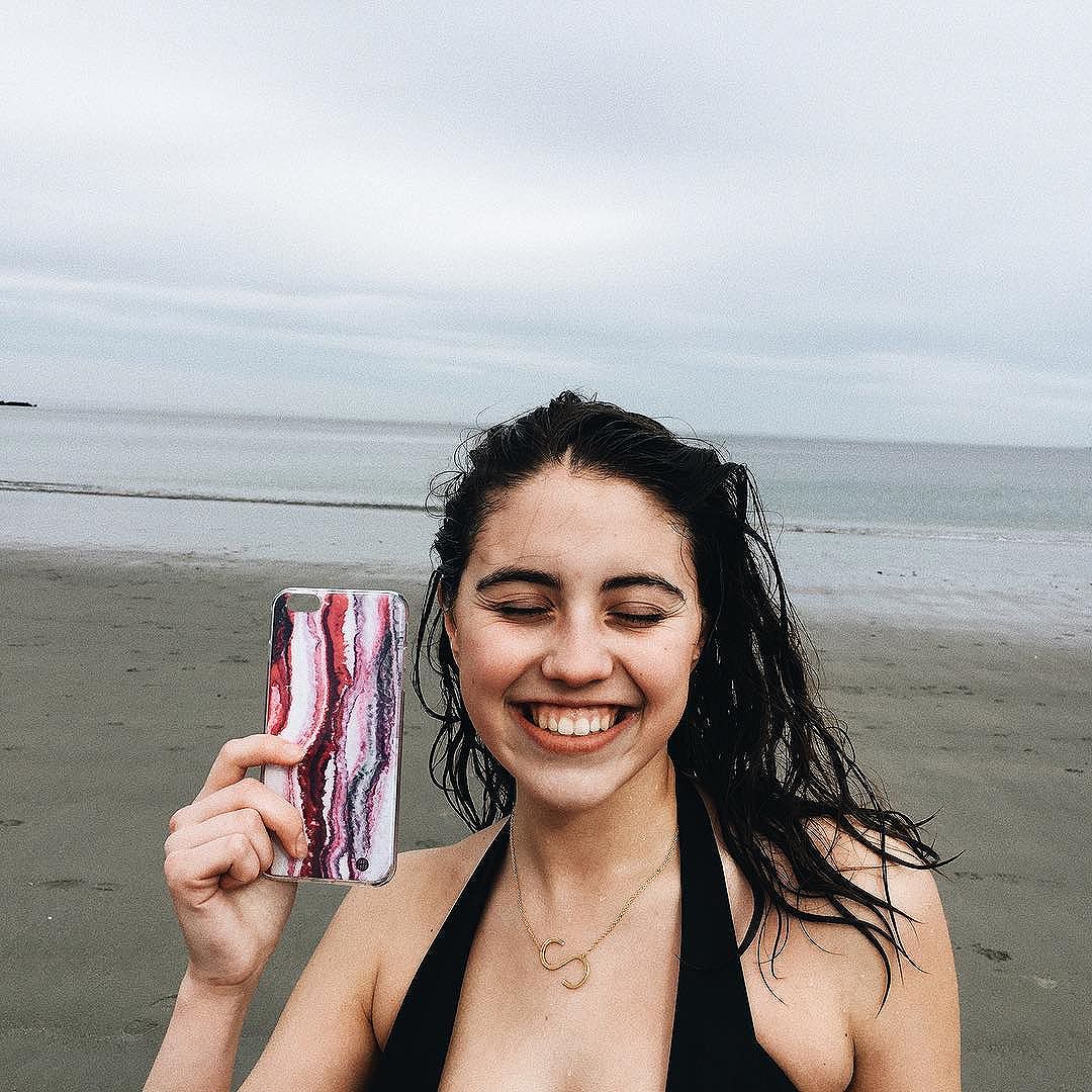 she ran into the ocean 30 seconds before this photo was taken ️ case pictured: Pink Agate MarbleWWW.CASESBYKATE.COM#phonecase #smallbusiness