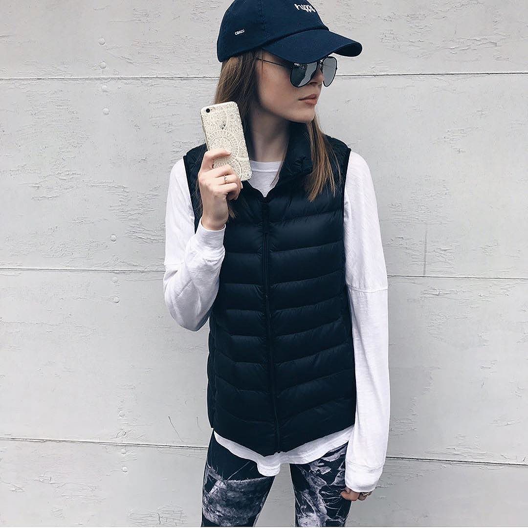 TAP TO BUY our marble leggings, happy hat, & circle doodles case ?check out our other apparel/cases @ WWW.CASESBYKATE.COM#phonecase #phonecases #leggings #marble #baseballcap #smallbusiness #trending #fashion #spring