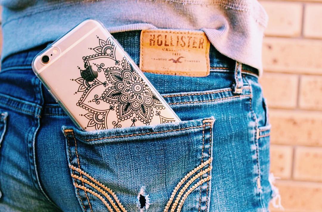 who’s looking forward to summer? we are! celebrate the incoming warm weather with one of our hundreds of spring/summer themed casesCASE PICTURED: black henna transparent 6/6sWWW.CASESBYKATE.COM