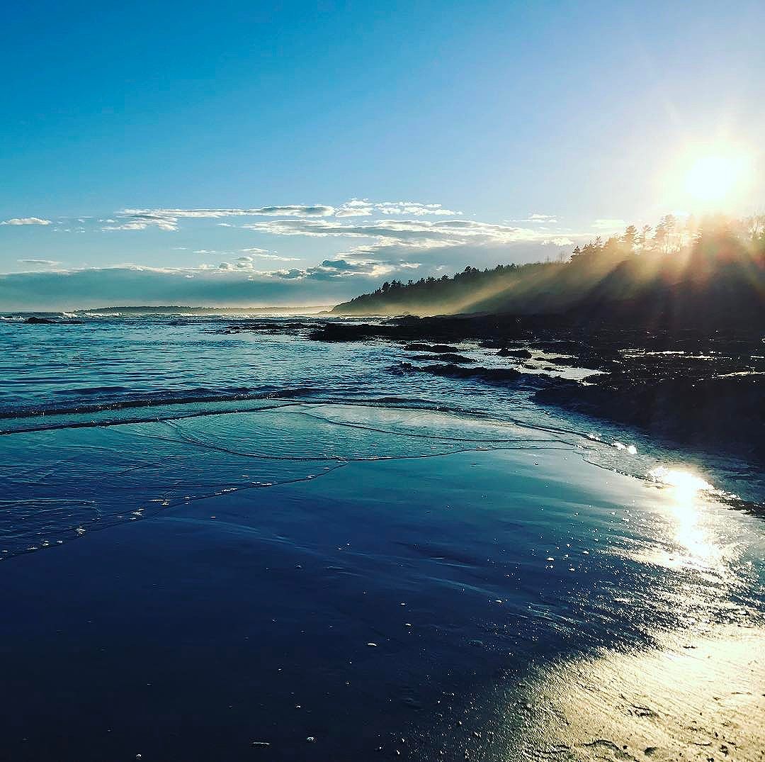 Inspired by the beautiful afternoon #maine #higginsbeach #inspiration #ocean #sunset #naturalmaine #bluesky #thewaylifeshouldbe #heartenhome