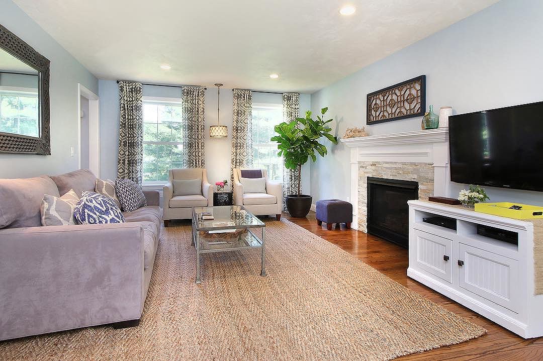 Love adding a fiddle leaf fig to brighten up a room  #interiordesign #interiordecorating #fiddleleaffig #livingroomideas #livingroom #newbuild #maine #heartenhome